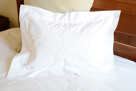 Victorian Embroidered Pillow Sham with Flange border. 14"x20"